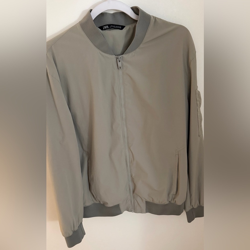 Zara Men's Bomber Jacket in Light Gray